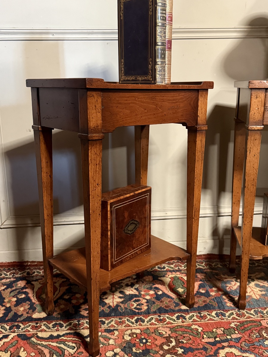 Paire de chevets de style Louis XVI en bois fruitier. -photo-2