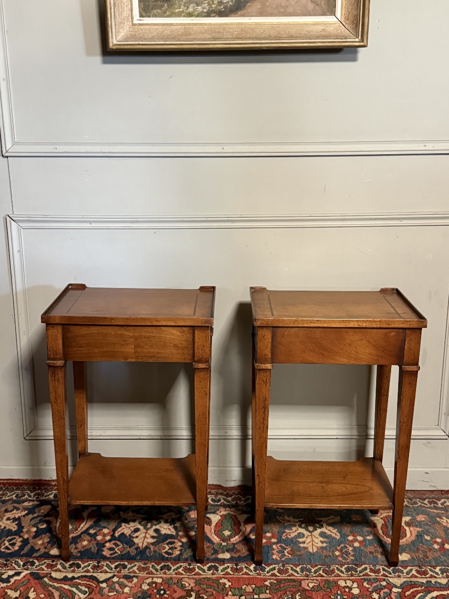 Paire de chevets de style Louis XVI en bois fruitier. -photo-1