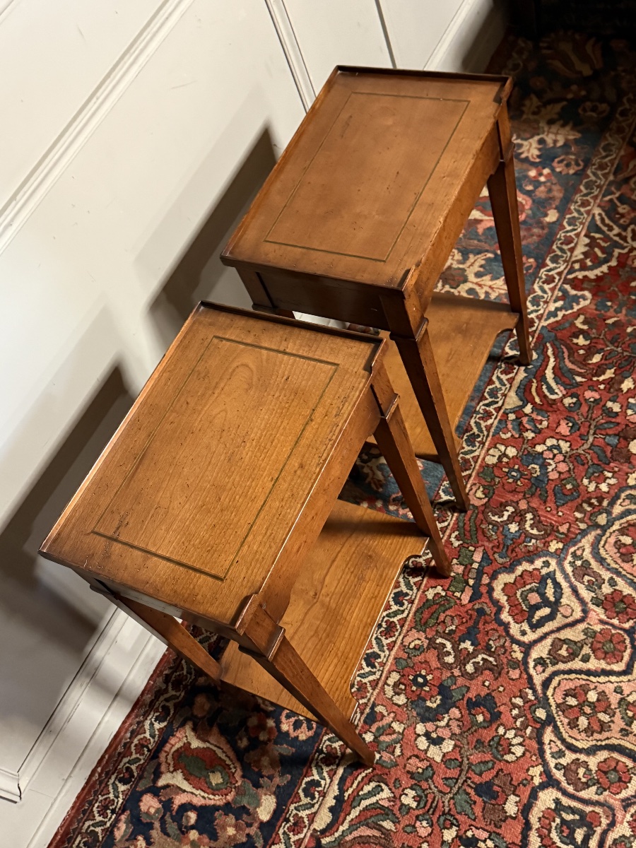 Paire de chevets de style Louis XVI en bois fruitier. -photo-3
