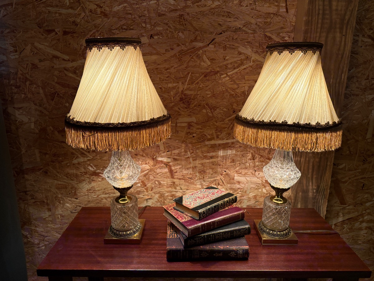 Paire de lampes de style Empire en cristal et bronze doré. -photo-2