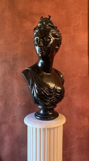 Bust Of Woman / Diane Huntress On Column.-photo-2