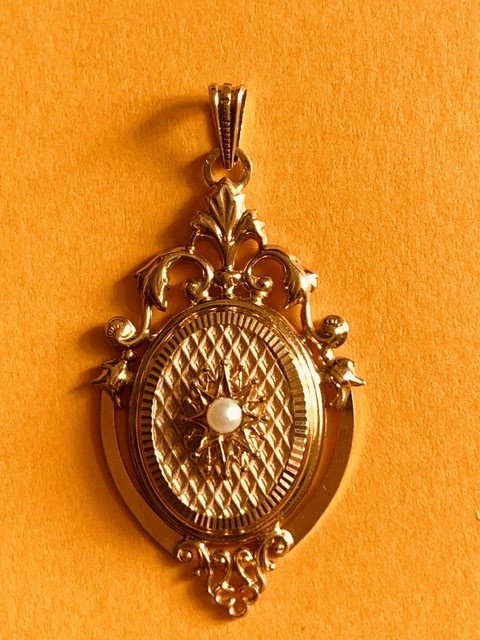 Gold Medallion, Napoleon III Style