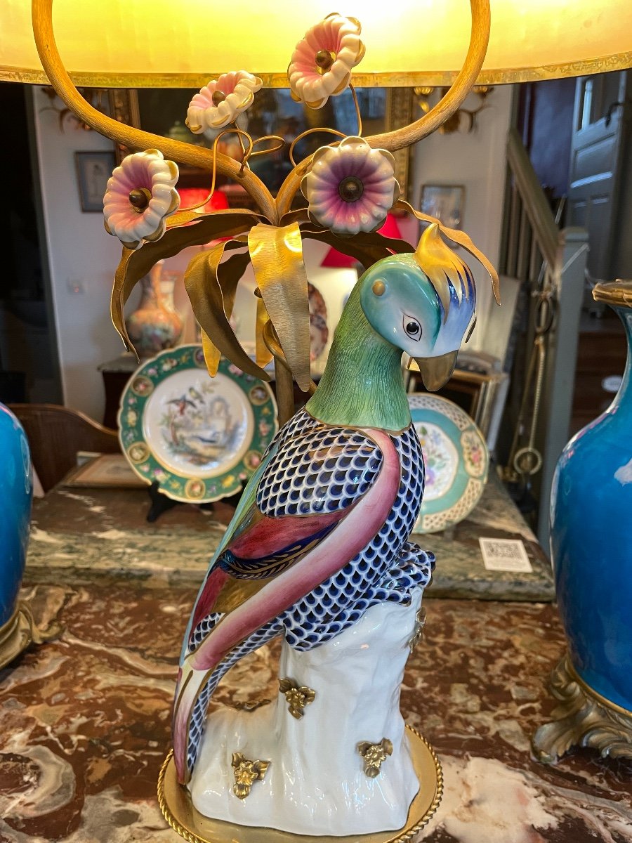 Grande Lampe Au Perroquet En Porcelaine De Sèvres.-photo-1