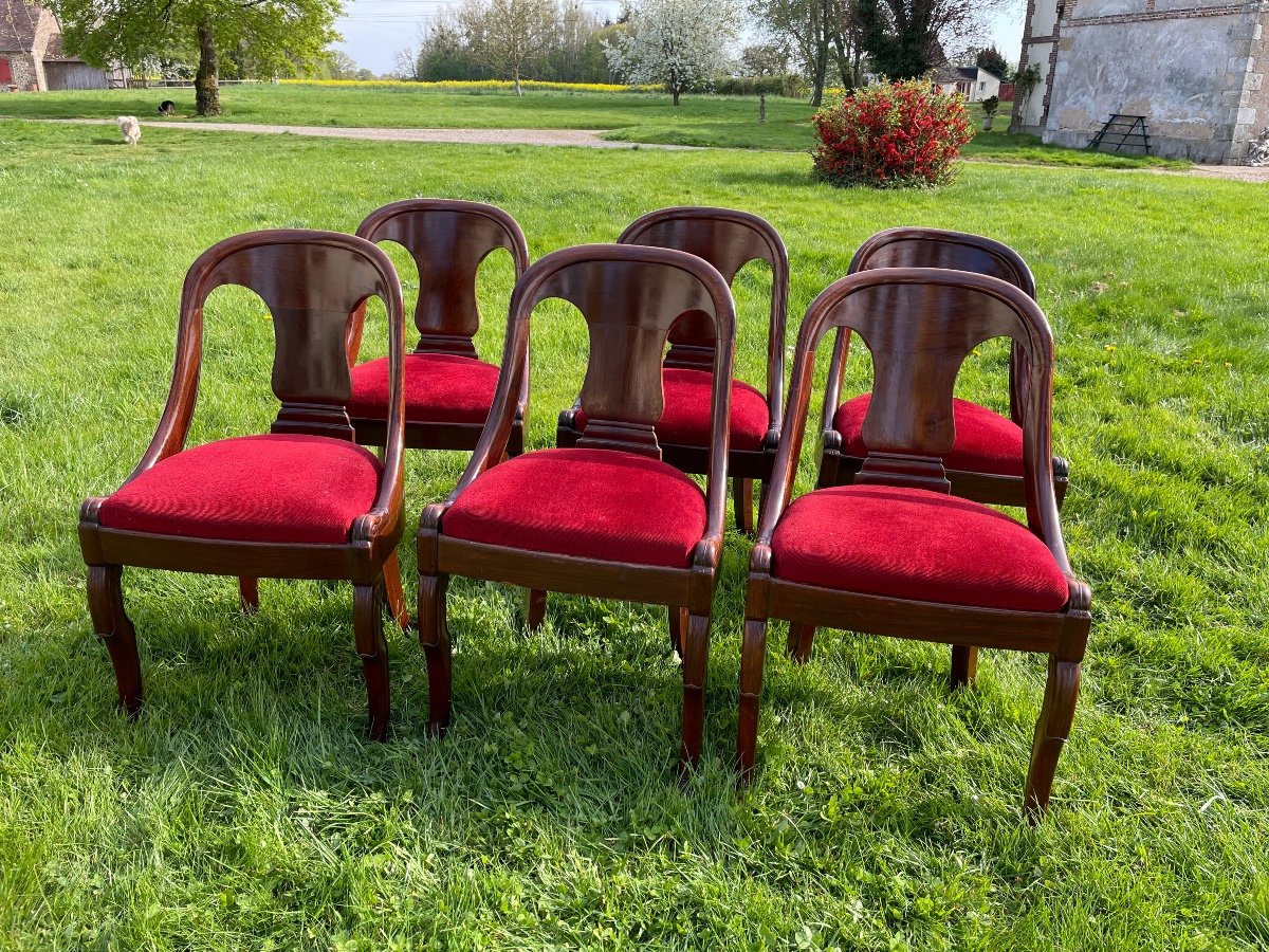 Suite De Six Chaises De Style Empire En Acajou. 