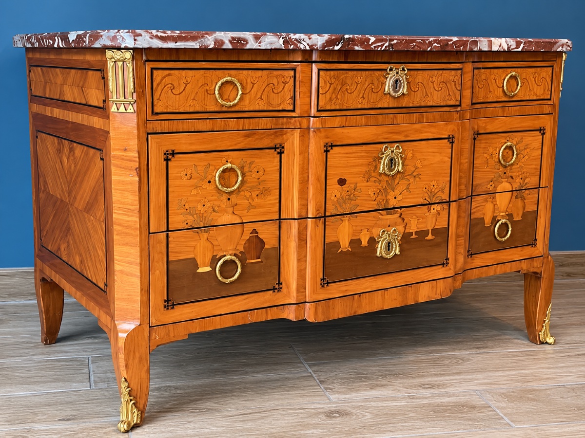 Commode De Style Transition à Décors De Vases De Fleurs Et De Potiches . -photo-7
