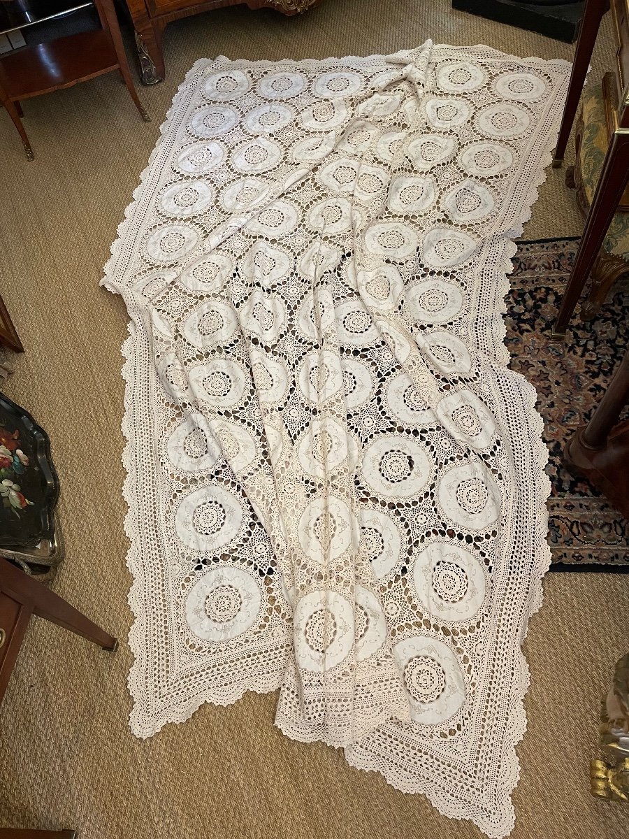 Large Hand Executed Lace Tablecloth.