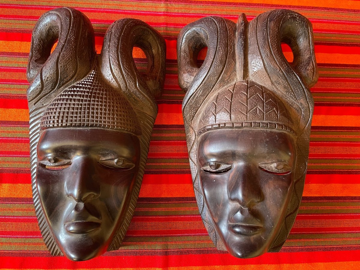 Paire De Masques Africains En ébène. 