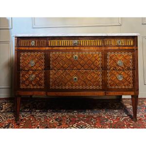 Commode D’époque Louis XVI En Marqueterie,  Estampillée Etienne Avril .