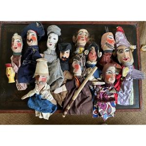 Théâtre De Guignol. 11 Marionnettes. 