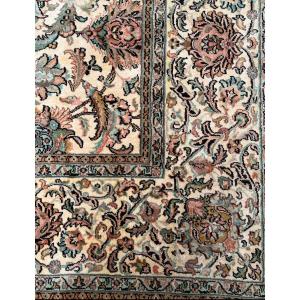 Tapis  d'Orient, en soie du  Kashmir. 