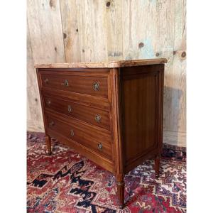 Commode de style Louis XVI  en acajou. 