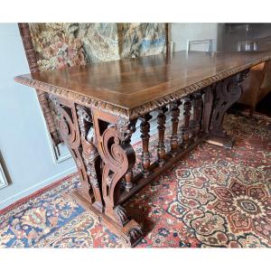 Table de milieu de style Renaissance, d'époque XIX ème. 