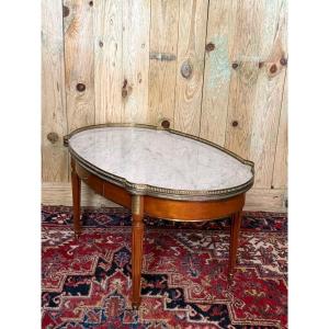 Table basse de style Louis XVI en acajou. 