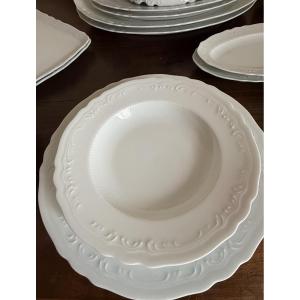 Service de table porcelaine de Limoges 104 pièces. 