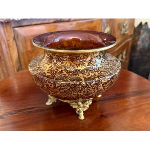 Baccarat. Importante coupe en cristal de couleur et doré et monture en bronze doré.