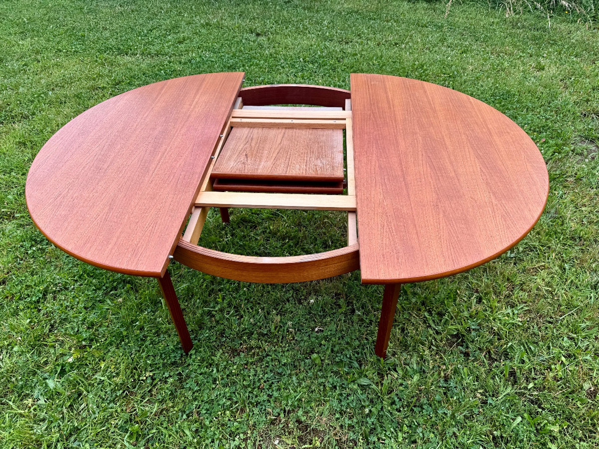 Round Extendable Table In Scandinavian Style -photo-3