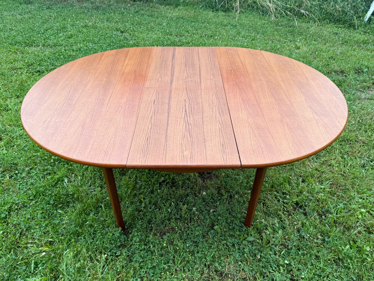 Round Extendable Table In Scandinavian Style -photo-4