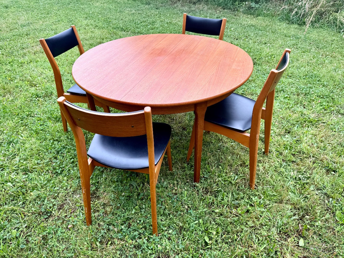 Round Extendable Table In Scandinavian Style -photo-2
