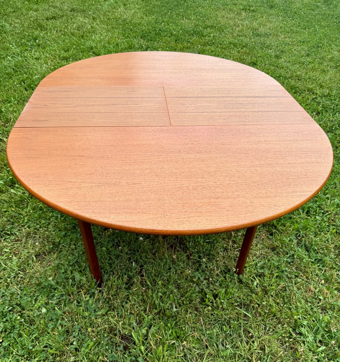 Round Extendable Table In Scandinavian Style -photo-3