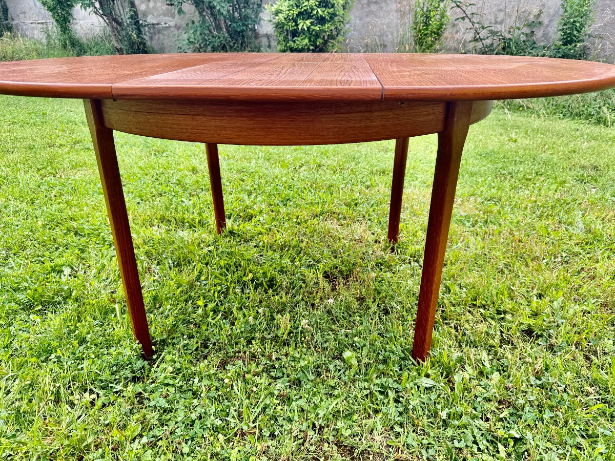 Round Extendable Table In Scandinavian Style -photo-5