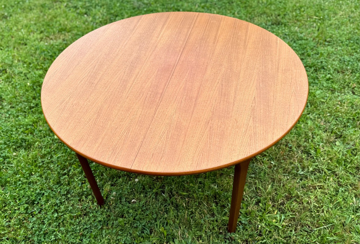 Round Extendable Table In Scandinavian Style -photo-6