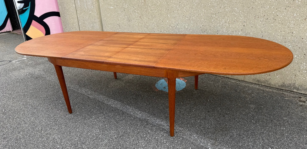 Scandinavian-style Extendable Teak Table-photo-8