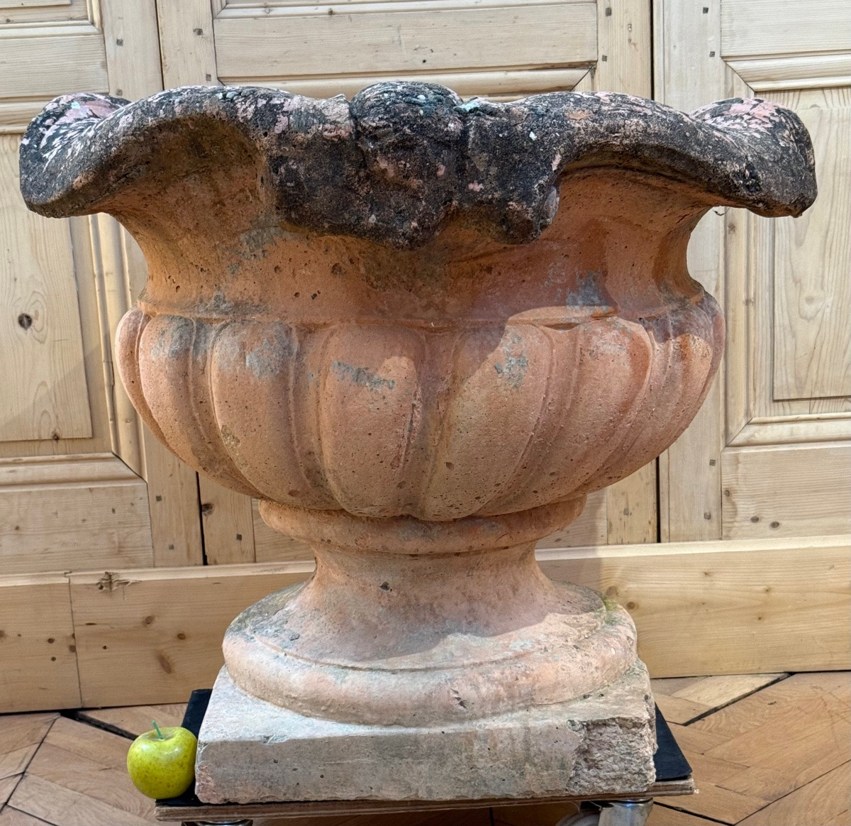 importante paire de cache pot XIX ieme en terre cuite -photo-3