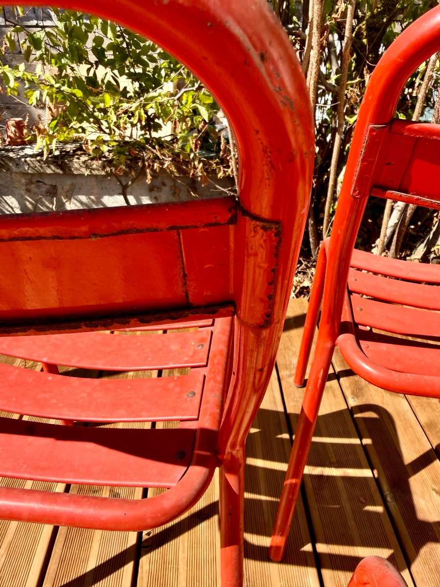 A T 55 Tolix Table And 4 Red T1 Chairs -photo-2