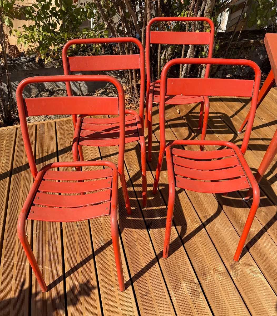 A T 55 Tolix Table And 4 Red T1 Chairs -photo-3