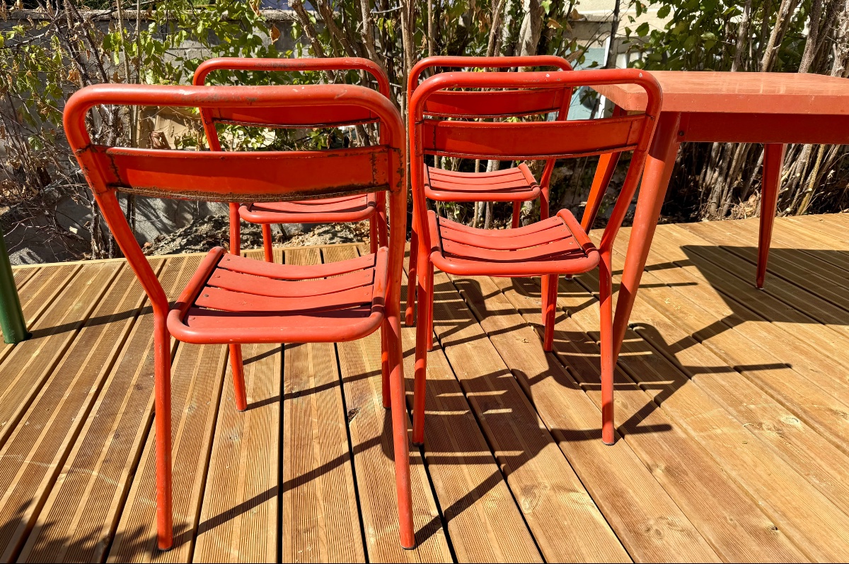 A T 55 Tolix Table And 4 Red T1 Chairs -photo-3
