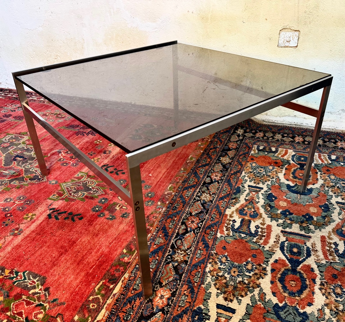 table basse par prenne Fabricius et Jorge Kastholm