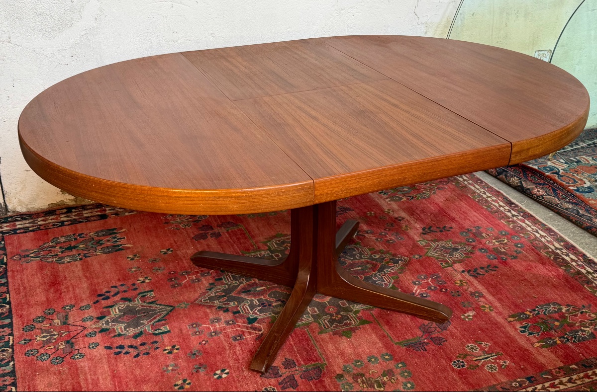 Bauman Vintage Round Extendable Table-photo-3