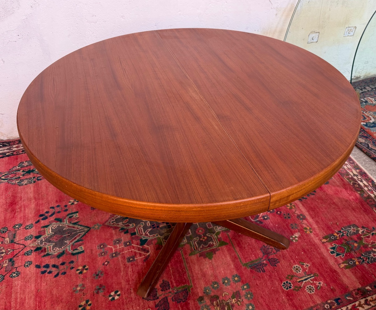 Bauman Vintage Round Extendable Table-photo-1
