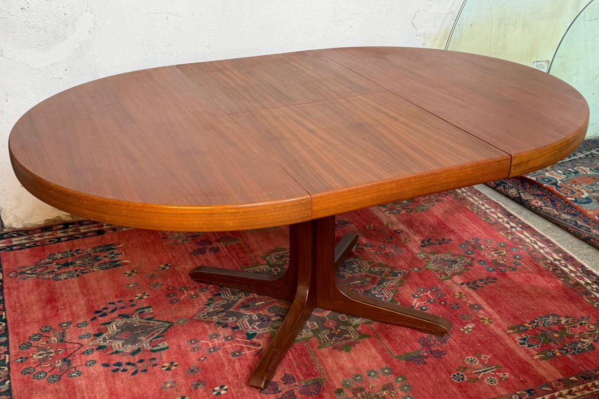 Bauman Vintage Round Extendable Table-photo-2