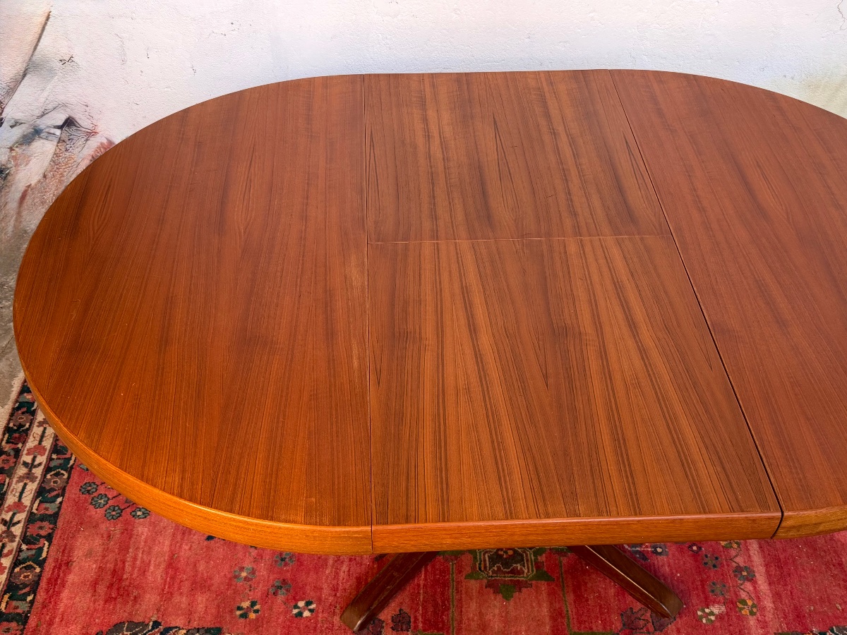 Bauman Vintage Round Extendable Table-photo-4