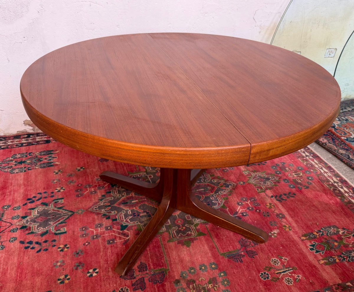 Bauman Vintage Round Extendable Table-photo-8