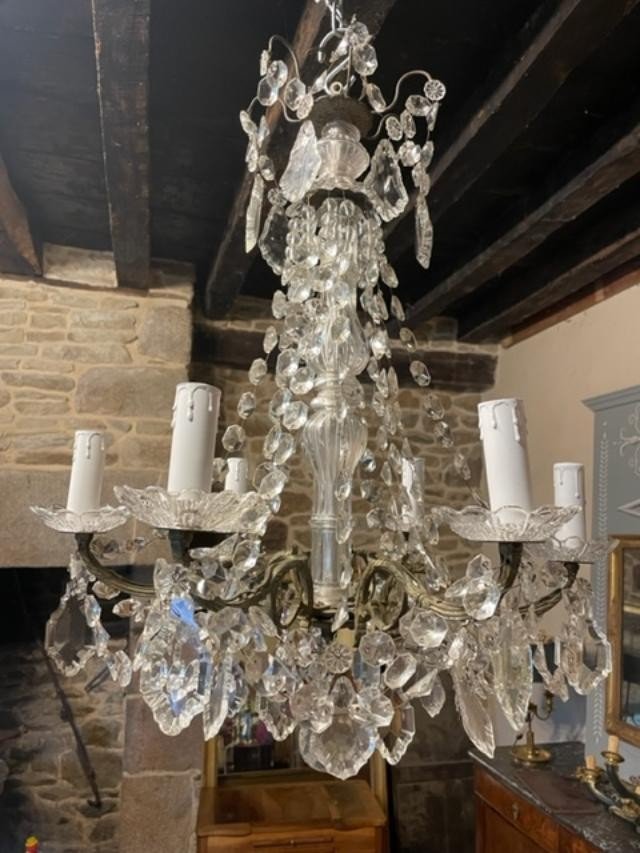Pendant Chandelier With 6 Arms Of Light.