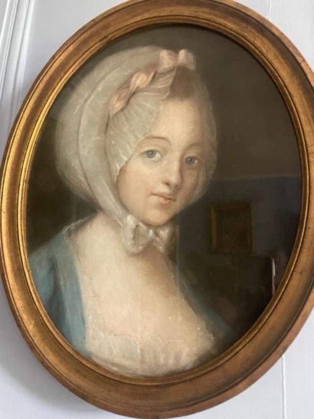 Charmant pastel repr&eacute;sentant une jeune fille d&#039;&eacute;poque Louis XVI-photo-2