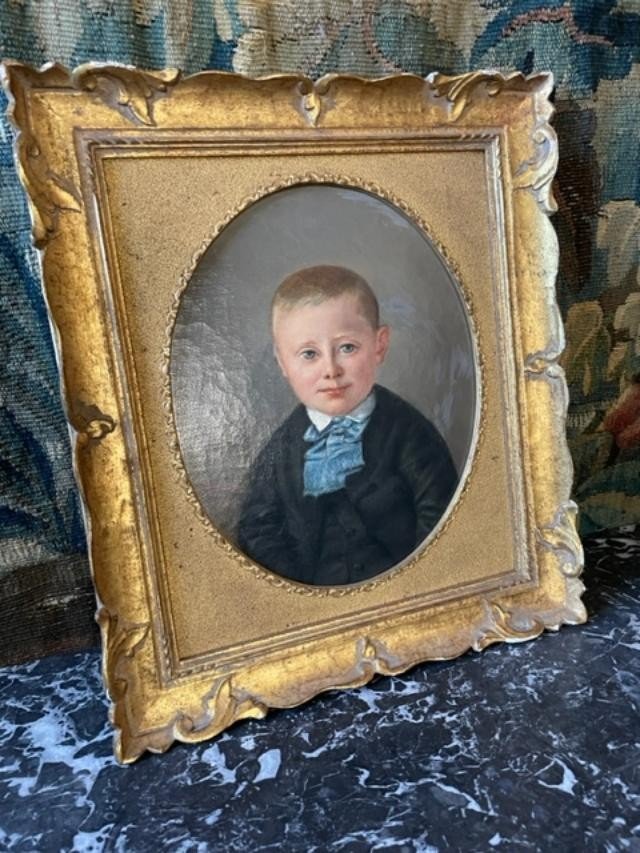 Charmant portrait d'un jeune garçon d'époque 19 ème