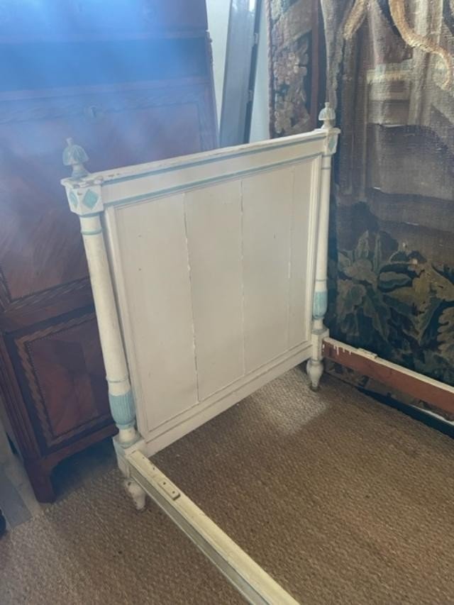 Louis XVI Period Painted Wooden Bed-photo-1