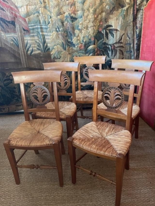 Suite de 5 chaises en bois naturel de style directoire