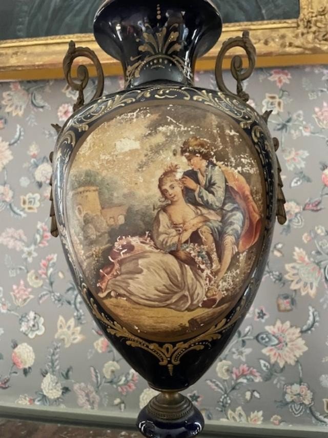 Importante paire de vases à décors dans le goût de Sèvres-photo-2
