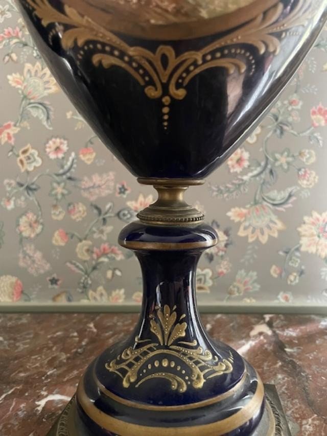 Importante paire de vases à décors dans le goût de Sèvres-photo-2