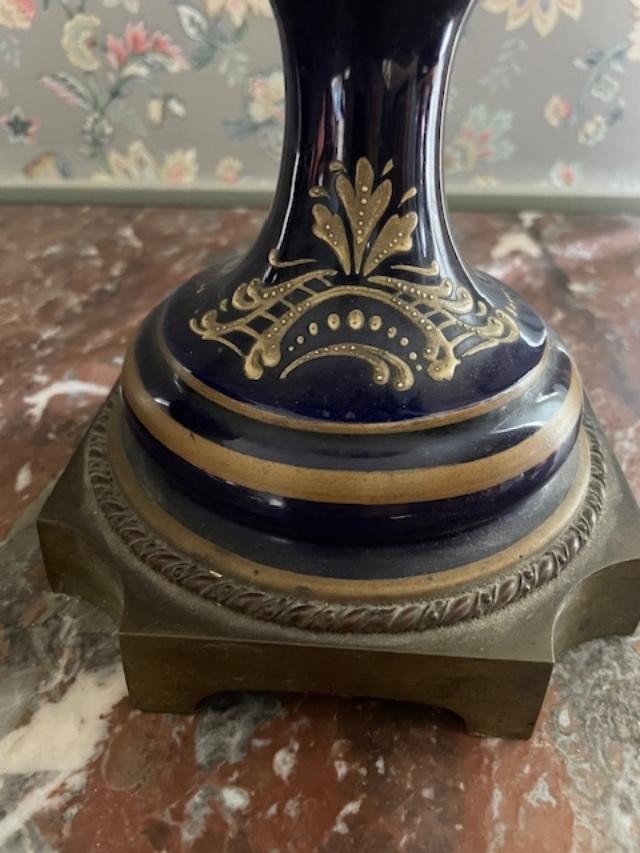 Importante paire de vases à décors dans le goût de Sèvres-photo-3