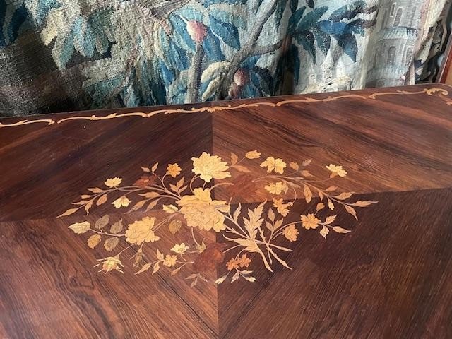 Table de milieu , bureau en marqueterie à décor de fleurs et feuillages de style Louis XV-photo-3