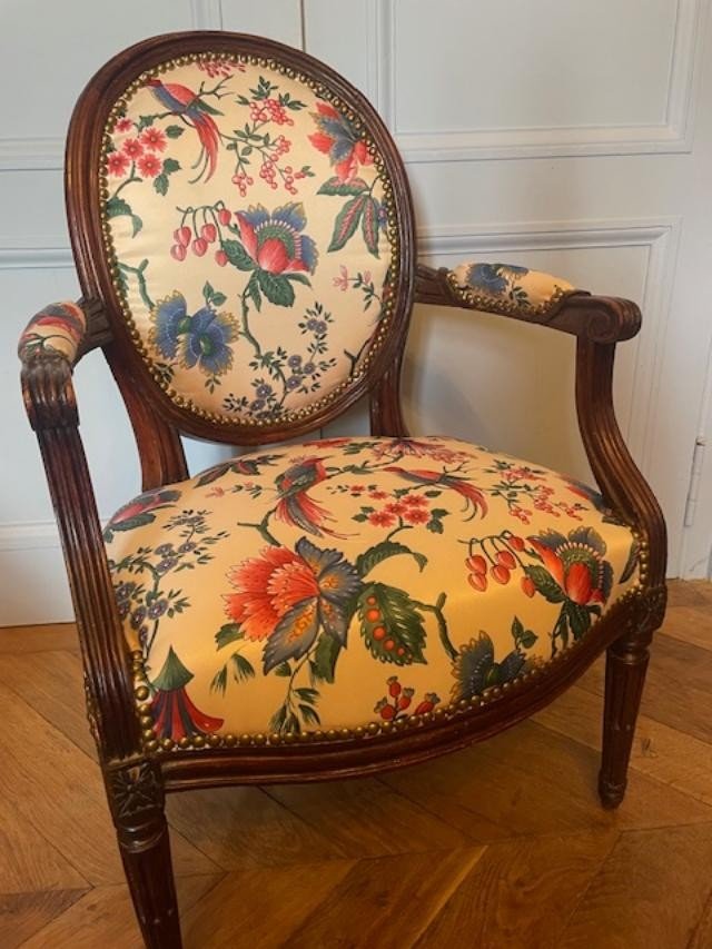 Pair Of Louis XVI Period Medallion Armchairs-photo-3