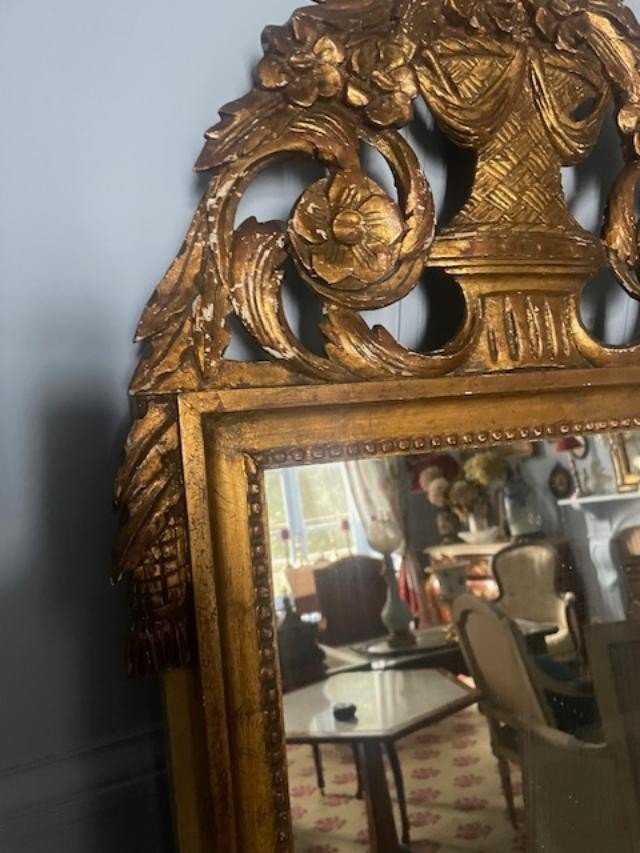Miroir en bois doré et sculpté de style Louis XVI-photo-3
