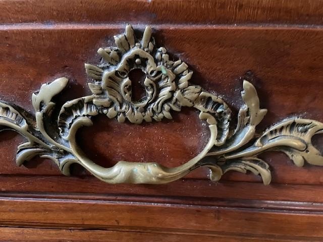 Commode tombeau en noyer d&#039;&eacute;poque Louis XV-photo-1