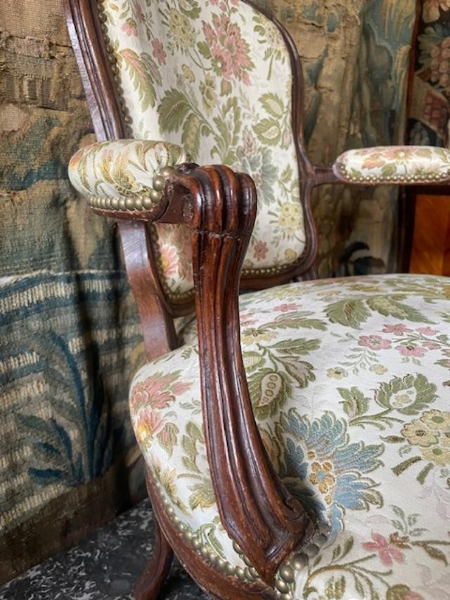 Paire de fauteuils 18 ème en bois naturel d'époque Louis XV-photo-4