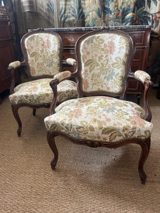 Paire de fauteuils 18 ème en bois naturel d'époque Louis XV